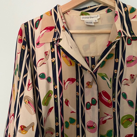 Vintage Tops - Vintage artsy silk blouse with playful accessories/fashion print